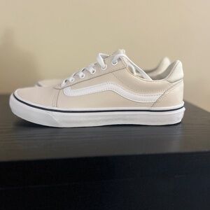 NEW women’s vans 10
